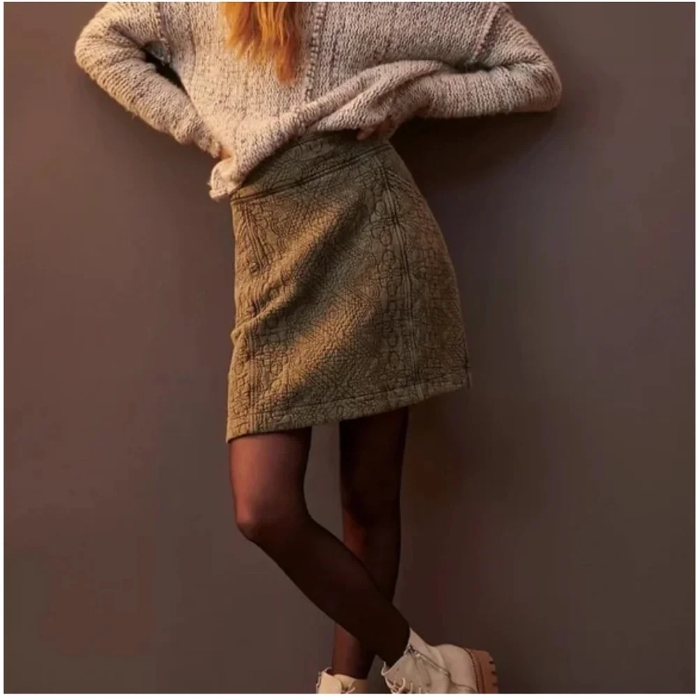M21 NWT Anthropologie‎ Pilcro Moss Embossed Mini Skirt